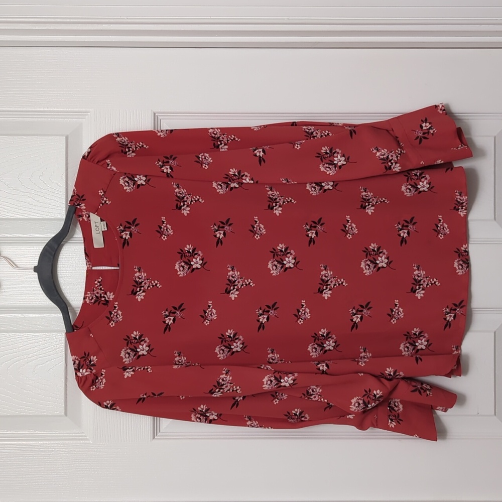 Loft MP silky top with floral design